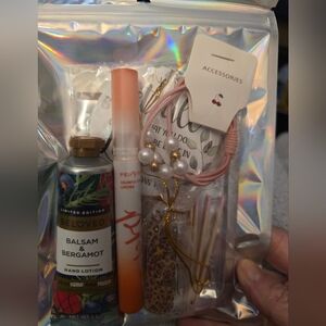 #0044 NEW 8 Pc BEAUTY BUNDLE: Gold Eye Mask, Pumpkin Eye Mask, Lotion & More